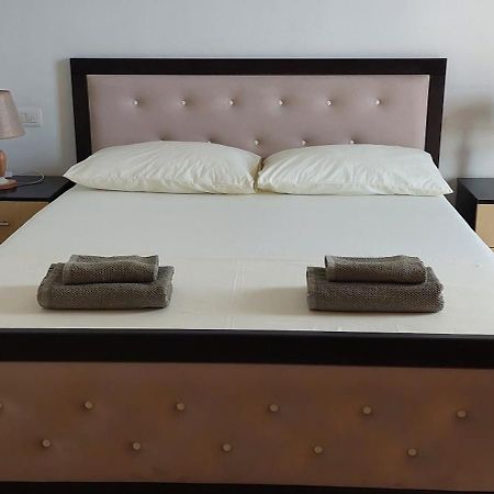 Apartment Tinka in Saranda Bagian luar foto